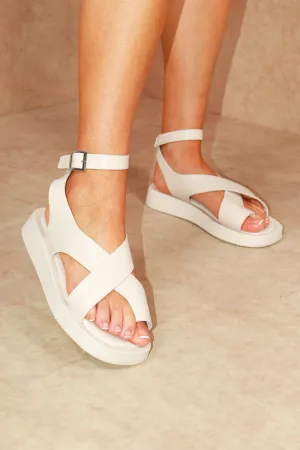 Chunky Gladiator Toe Loop Sandals Beige