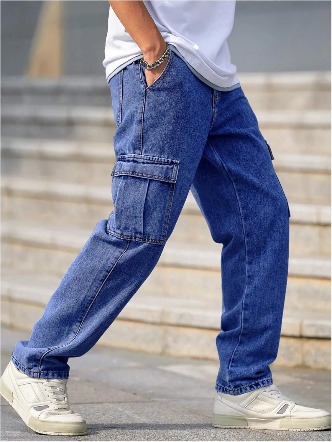 WDIRARA Men's Slim Fit Cargo Jeans Straight Leg Streetwear Denim Work Pants with Flap Pockets