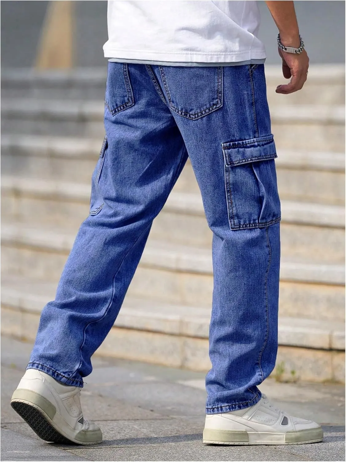 WDIRARA Men's Slim Fit Cargo Jeans Straight Leg Streetwear Denim Work Pants with Flap Pockets
