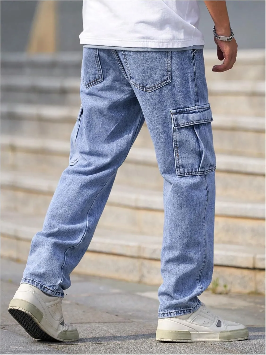 WDIRARA Men's Slim Fit Cargo Jeans Straight Leg Streetwear Denim Work Pants with Flap Pockets