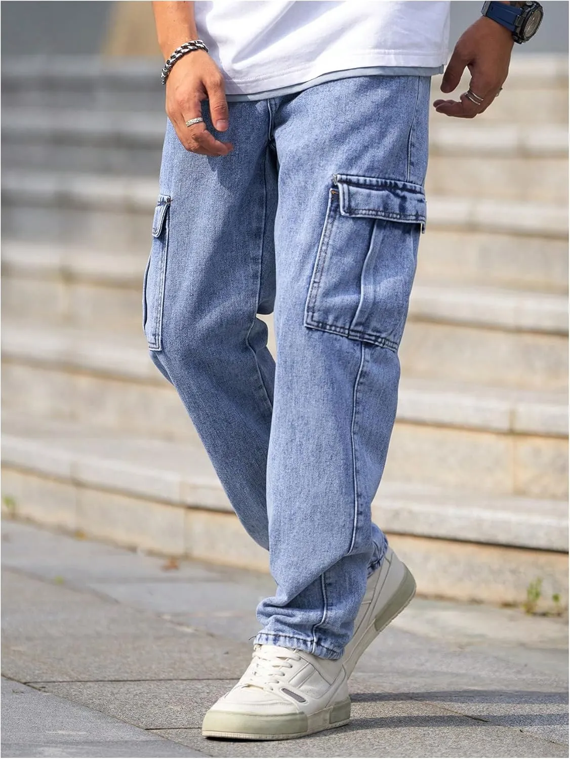 WDIRARA Men's Slim Fit Cargo Jeans Straight Leg Streetwear Denim Work Pants with Flap Pockets