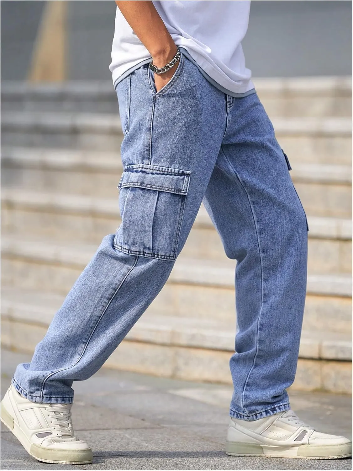 WDIRARA Men's Slim Fit Cargo Jeans Straight Leg Streetwear Denim Work Pants with Flap Pockets