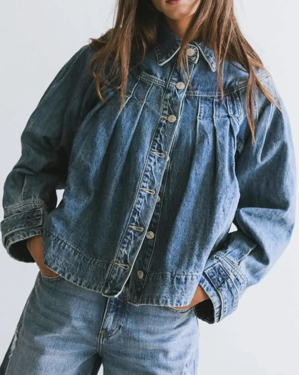 Womens Cropped Denim Jacket Long Sleeve Collared Button Down Pleated Jean Jckets with Pockets