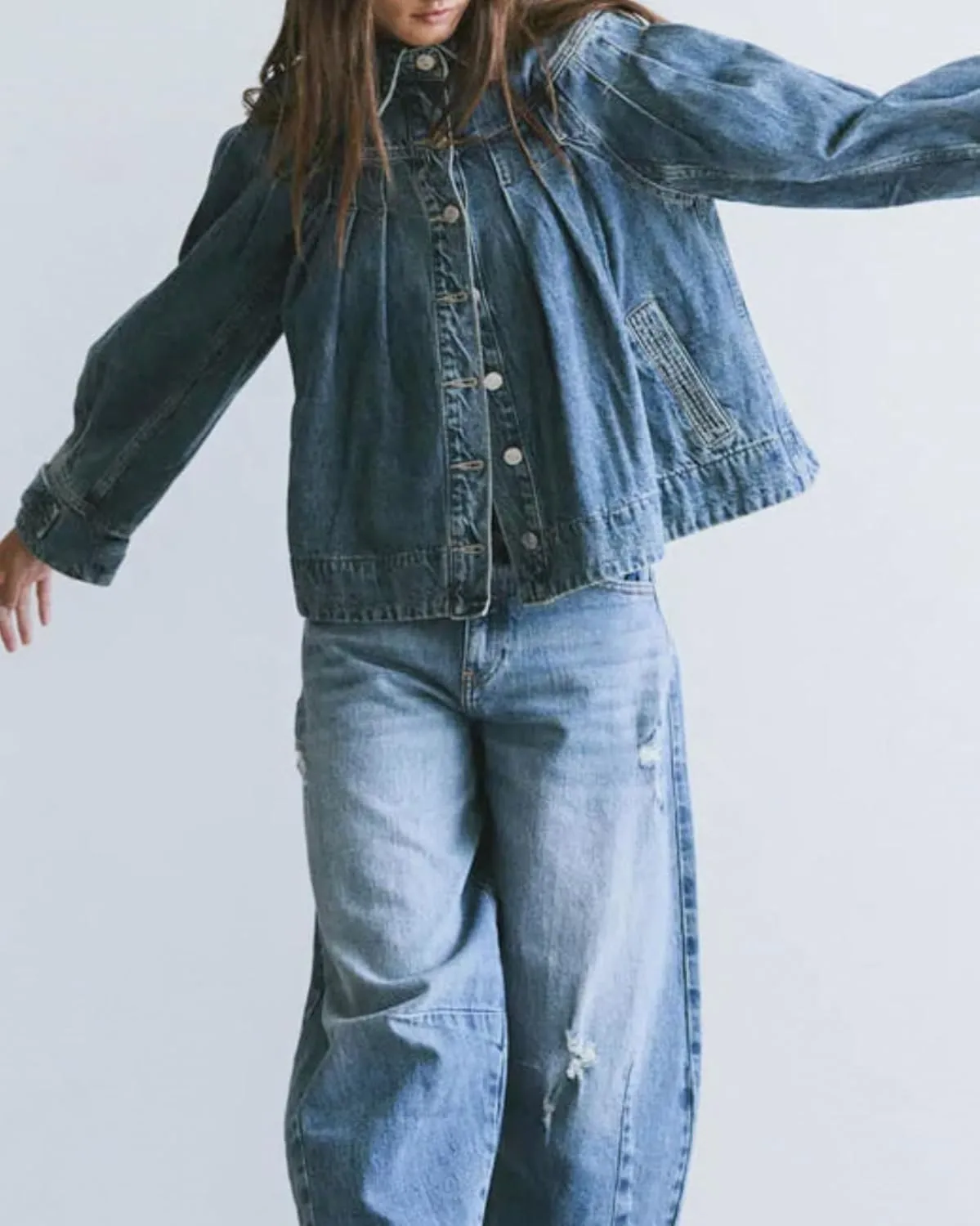 Womens Cropped Denim Jacket Long Sleeve Collared Button Down Pleated Jean Jckets with Pockets